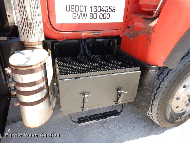 image for item DM6077 1997 Mack DM688S  crane truck