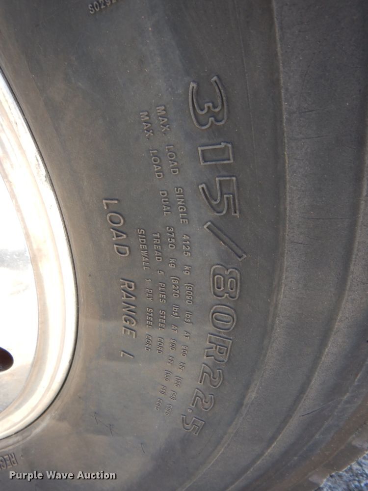 image for item DM6077 1997 Mack DM688S  crane truck