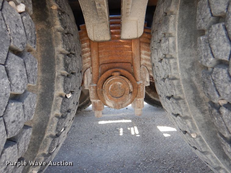 image for item DM6077 1997 Mack DM688S  crane truck