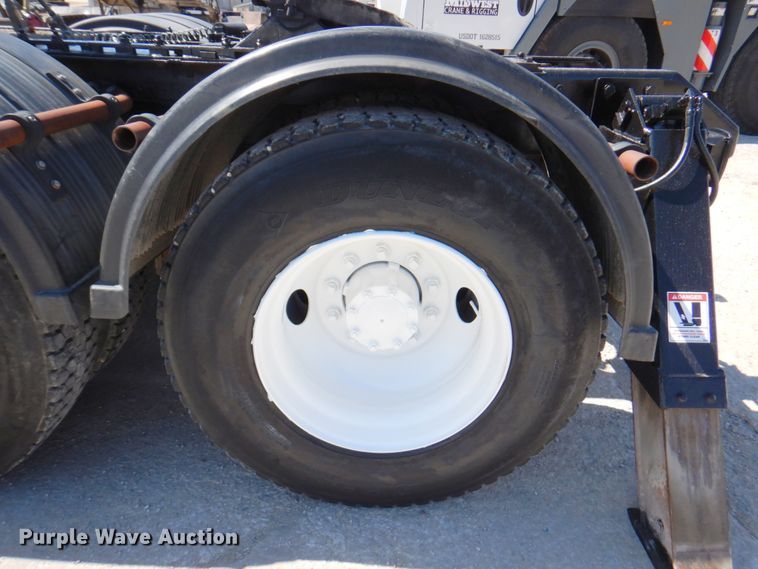 image for item DM6077 1997 Mack DM688S  crane truck