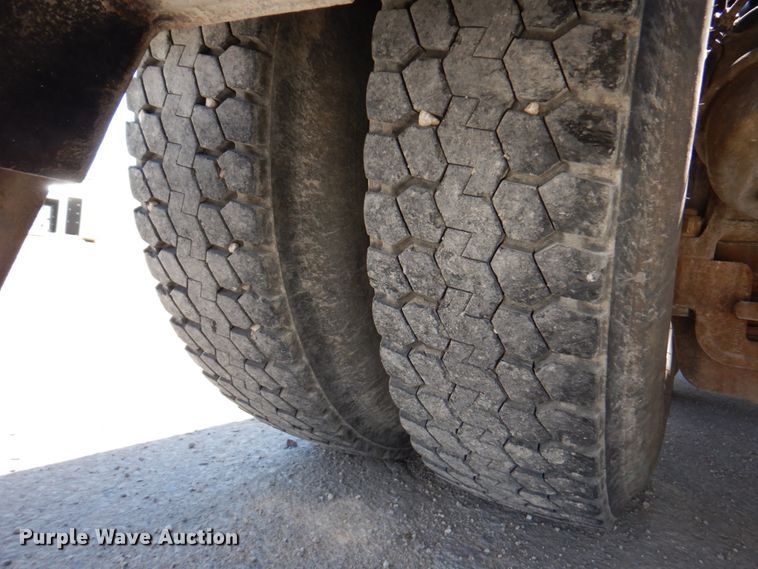 image for item DM6077 1997 Mack DM688S  crane truck