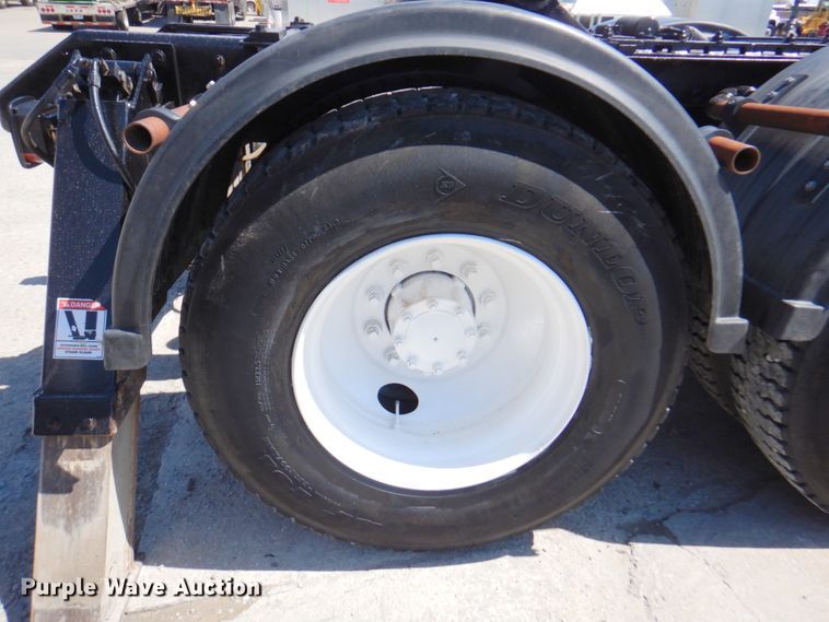 image for item DM6077 1997 Mack DM688S  crane truck