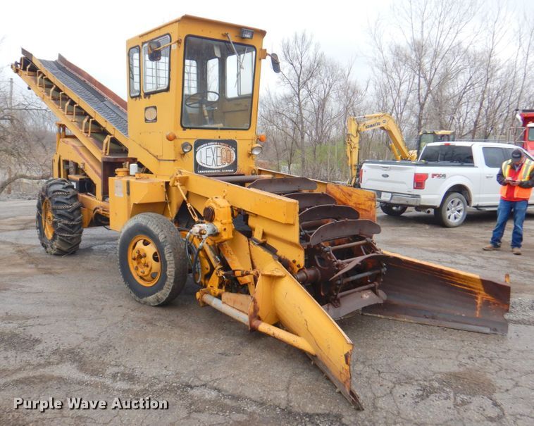 image for item DM6113 1979 Athey 7-12D  windrower