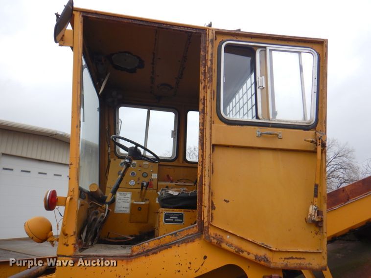 image for item DM6113 1979 Athey 7-12D  windrower