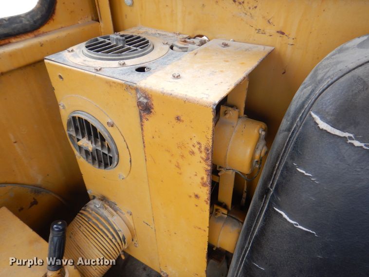 image for item DM6113 1979 Athey 7-12D  windrower