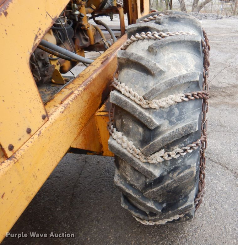 image for item DM6113 1979 Athey 7-12D  windrower