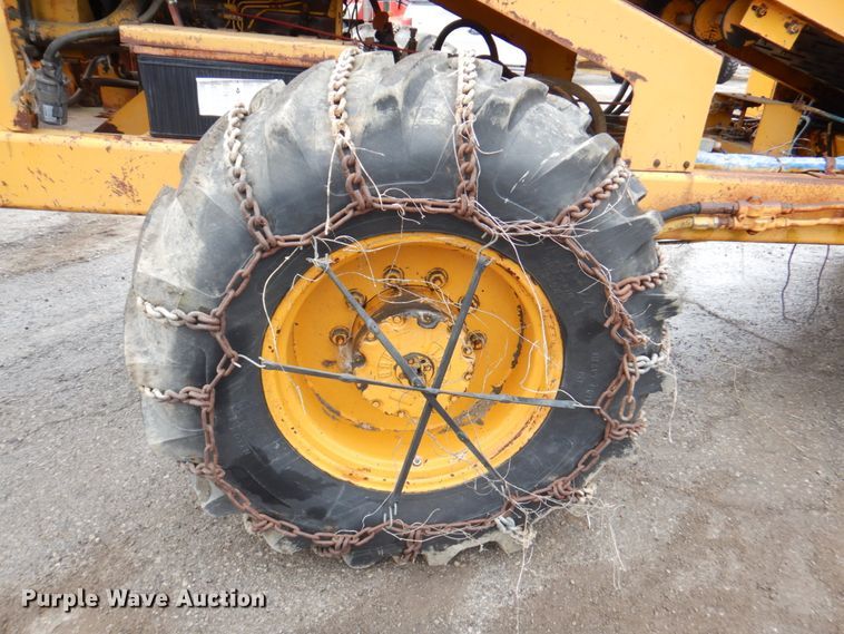 image for item DM6113 1979 Athey 7-12D  windrower