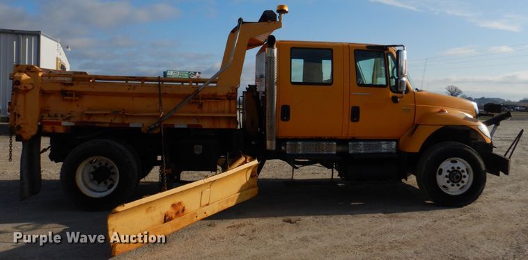 image for item DM7252 2004 International 7400  dump truck