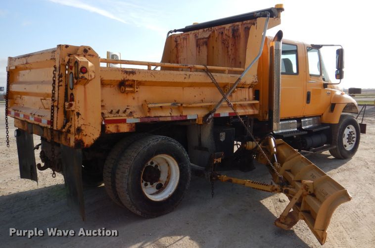 image for item DM7252 2004 International 7400  dump truck