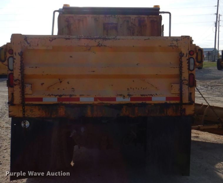 image for item DM7252 2004 International 7400  dump truck