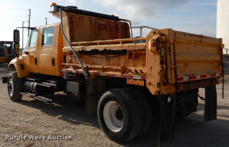image for item DM7252 2004 International 7400  dump truck