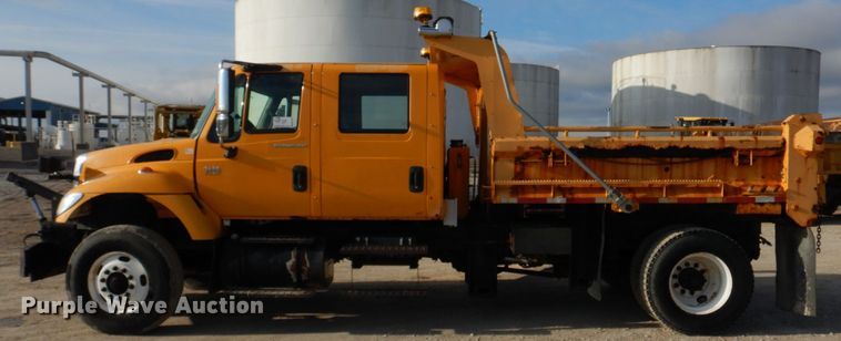 image for item DM7252 2004 International 7400  dump truck