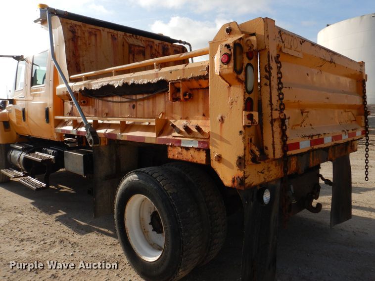 image for item DM7252 2004 International 7400  dump truck