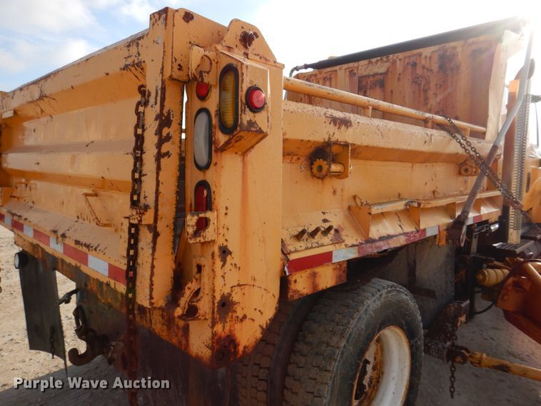 image for item DM7252 2004 International 7400  dump truck