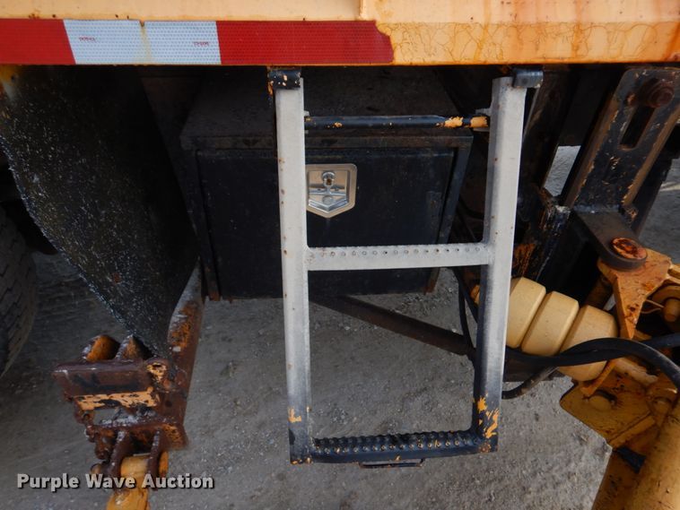 image for item DM7252 2004 International 7400  dump truck