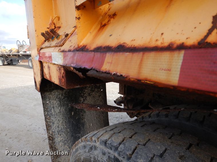 image for item DM7252 2004 International 7400  dump truck