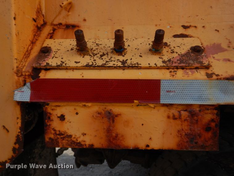 image for item DM7252 2004 International 7400  dump truck