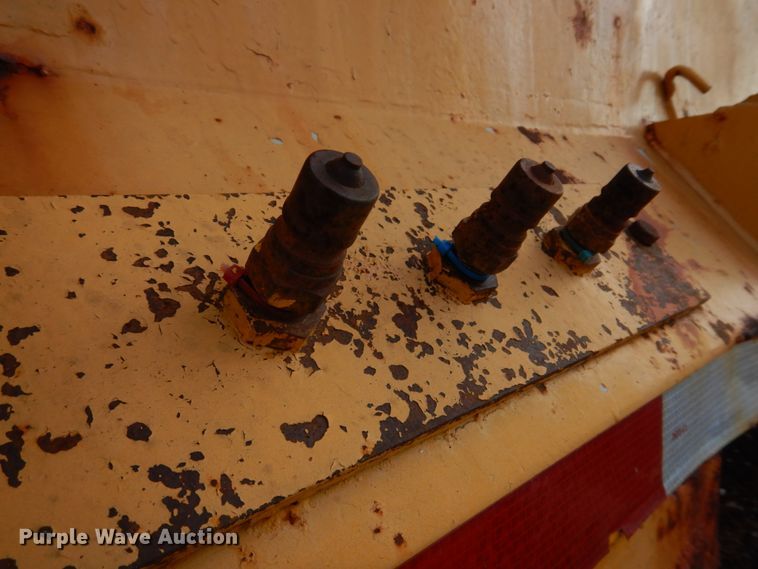 image for item DM7252 2004 International 7400  dump truck