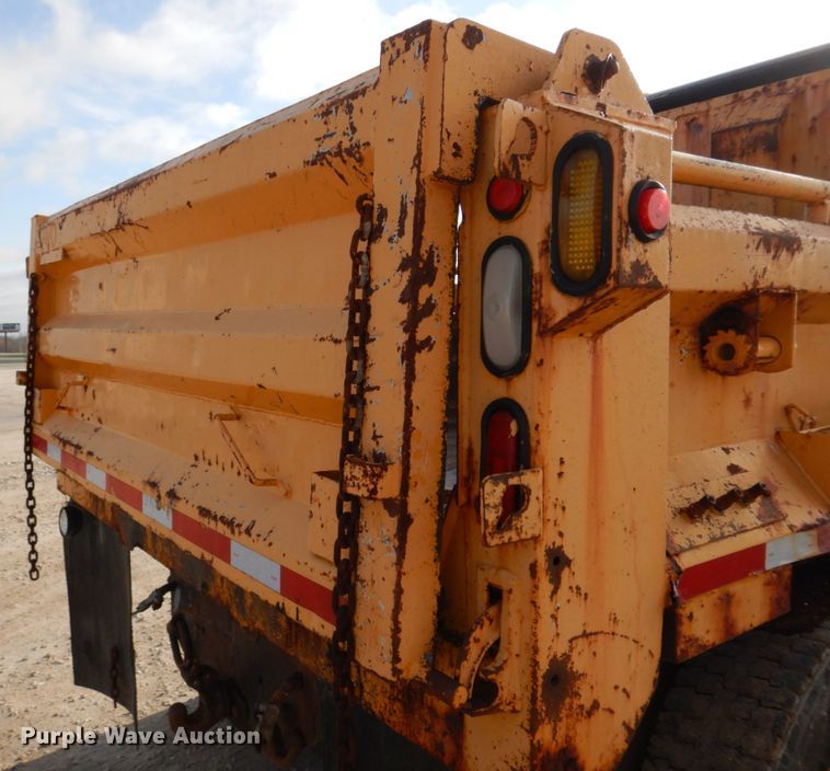image for item DM7252 2004 International 7400  dump truck