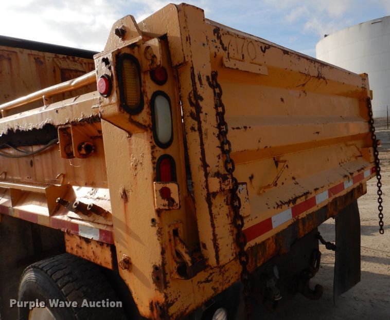 image for item DM7252 2004 International 7400  dump truck