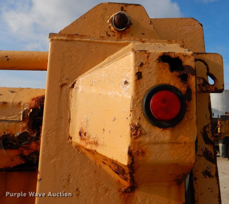 image for item DM7252 2004 International 7400  dump truck