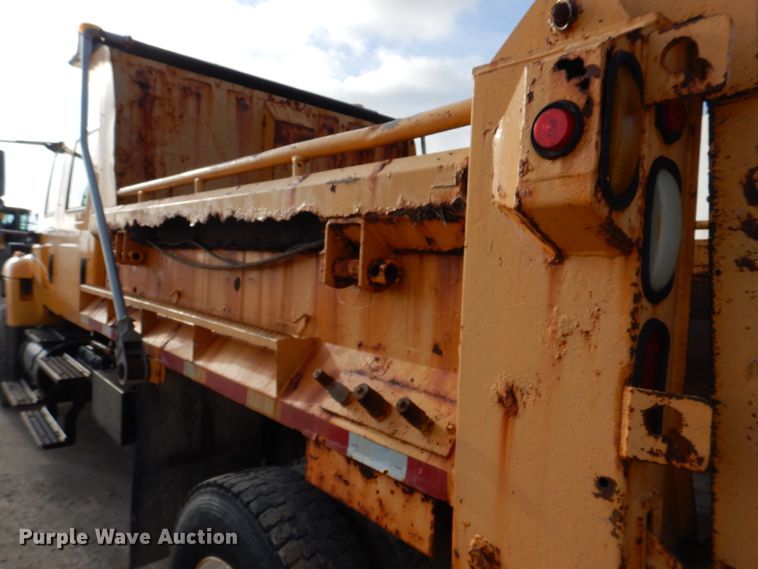 image for item DM7252 2004 International 7400  dump truck