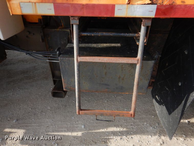 image for item DM7252 2004 International 7400  dump truck