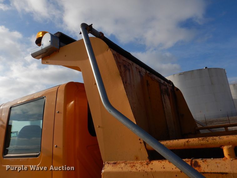 image for item DM7252 2004 International 7400  dump truck