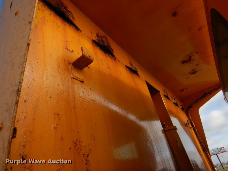 image for item DM7252 2004 International 7400  dump truck