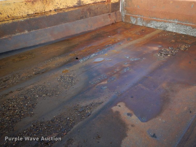 image for item DM7252 2004 International 7400  dump truck