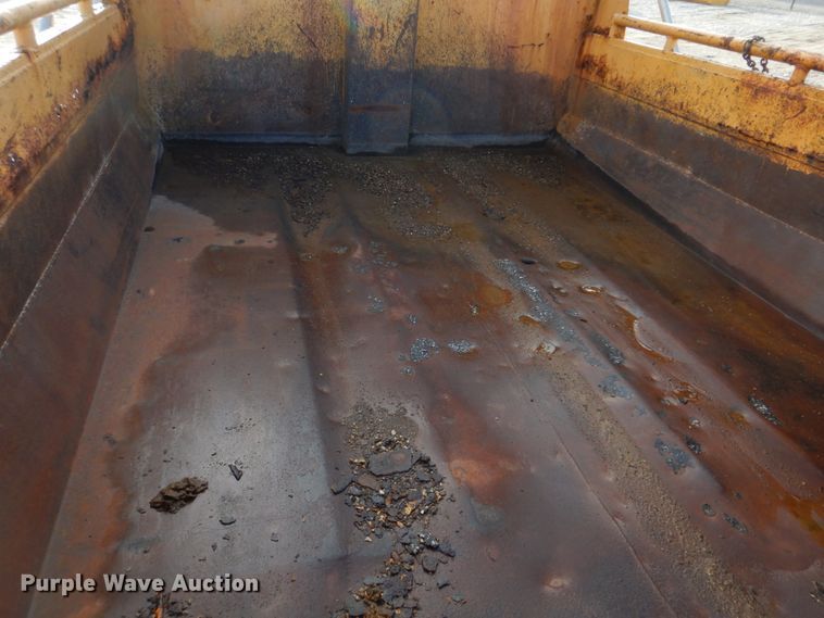 image for item DM7252 2004 International 7400  dump truck