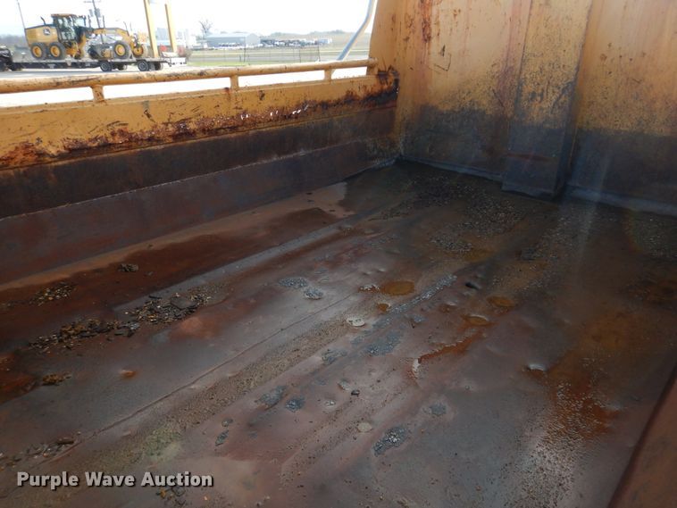 image for item DM7252 2004 International 7400  dump truck