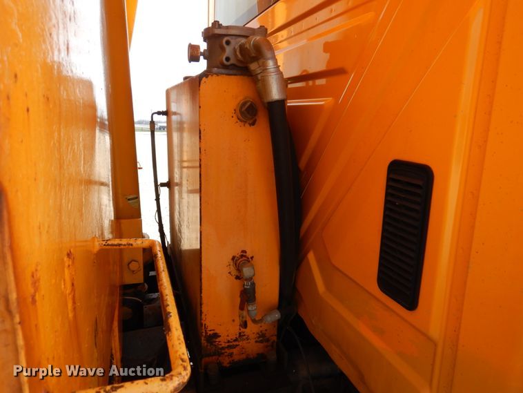 image for item DM7252 2004 International 7400  dump truck