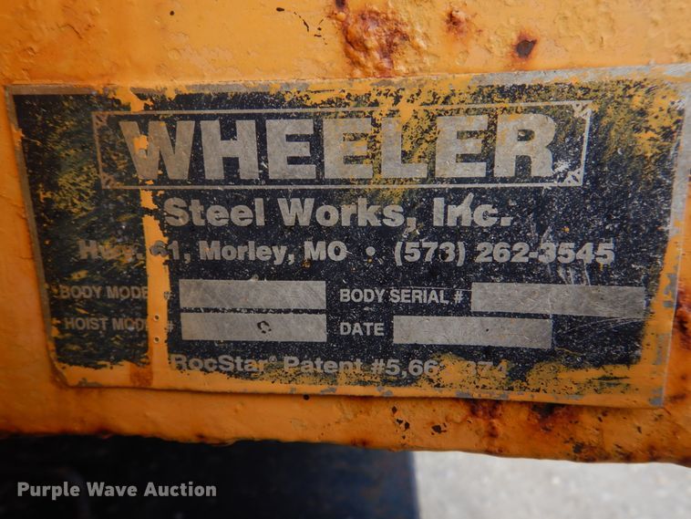 image for item DM7252 2004 International 7400  dump truck