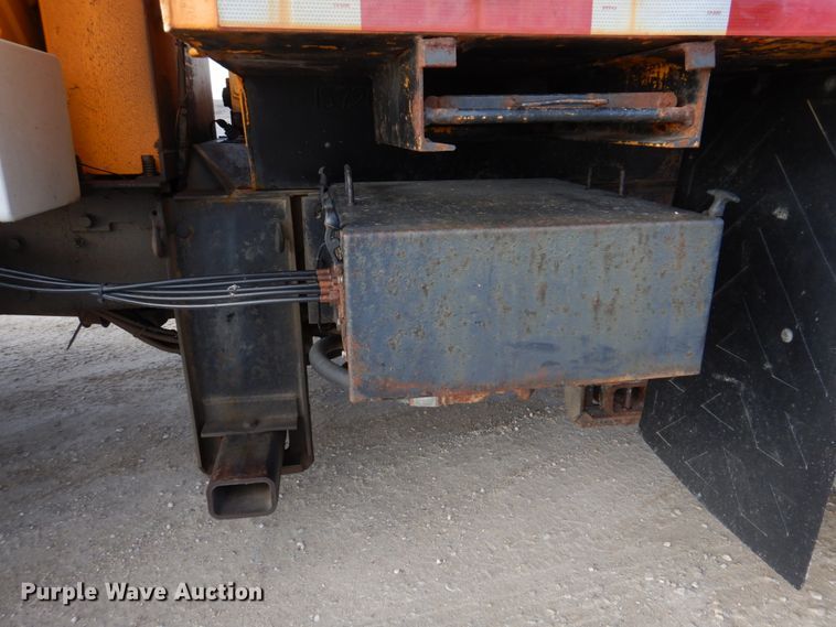 image for item DM7252 2004 International 7400  dump truck