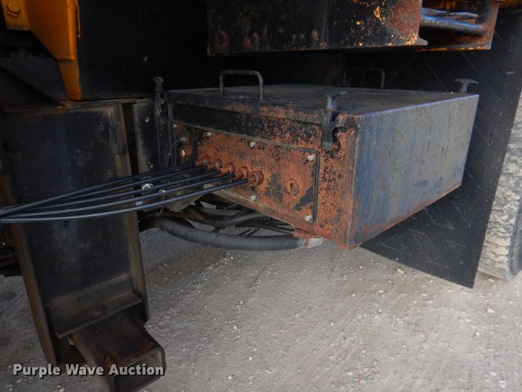 image for item DM7252 2004 International 7400  dump truck