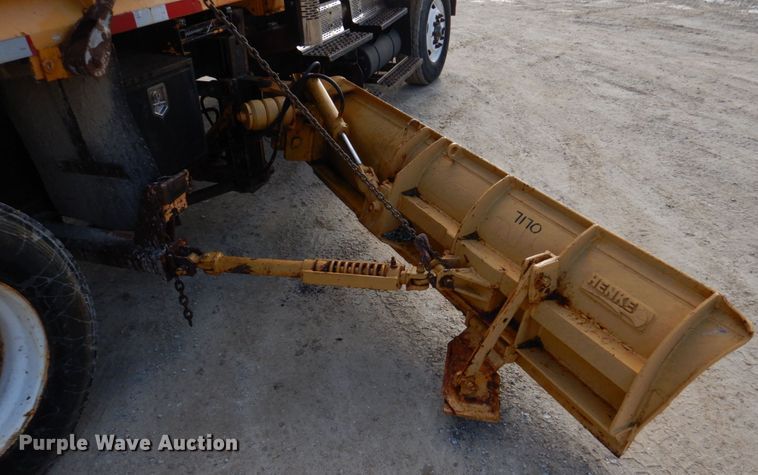 image for item DM7252 2004 International 7400  dump truck