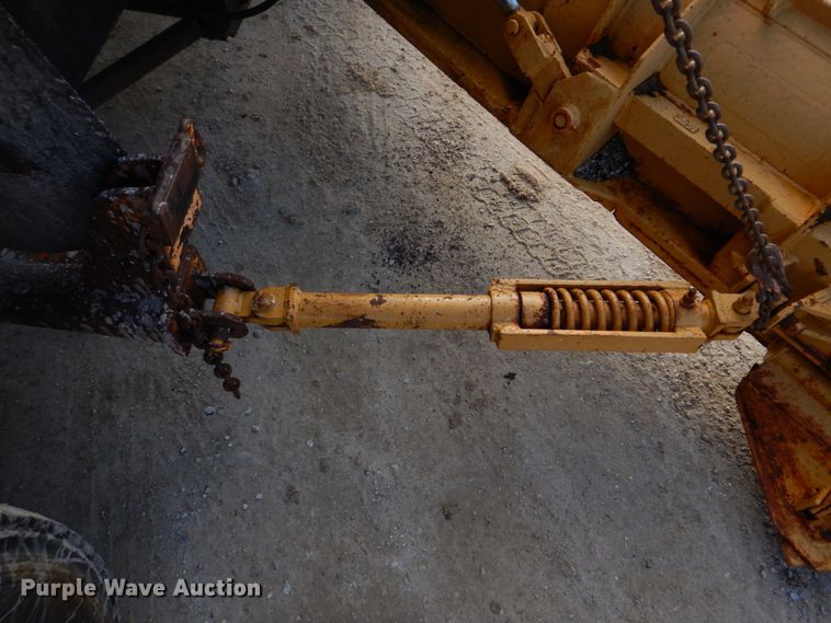 image for item DM7252 2004 International 7400  dump truck