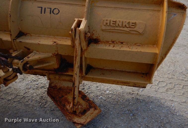 image for item DM7252 2004 International 7400  dump truck