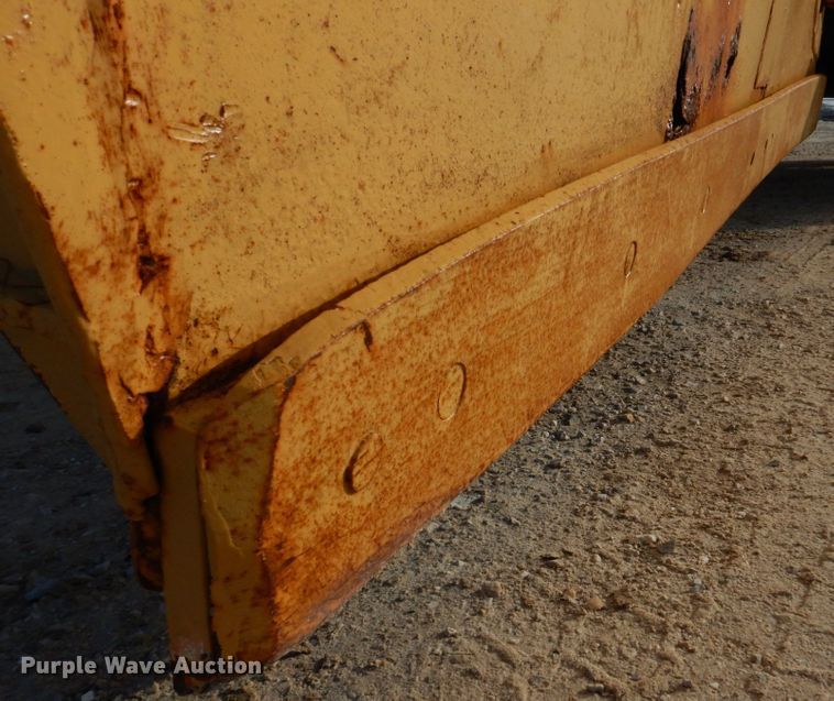 image for item DM7252 2004 International 7400  dump truck