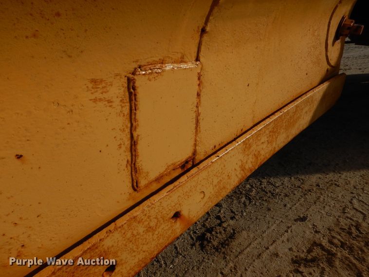 image for item DM7252 2004 International 7400  dump truck