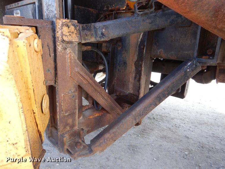 image for item DM7252 2004 International 7400  dump truck