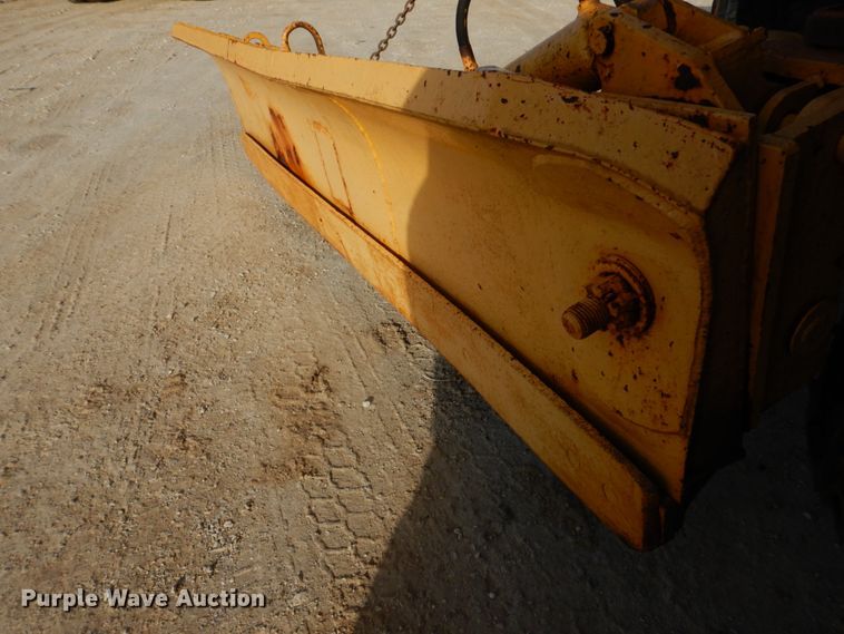 image for item DM7252 2004 International 7400  dump truck