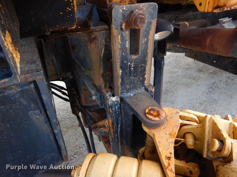 image for item DM7252 2004 International 7400  dump truck