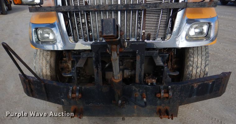 image for item DM7252 2004 International 7400  dump truck