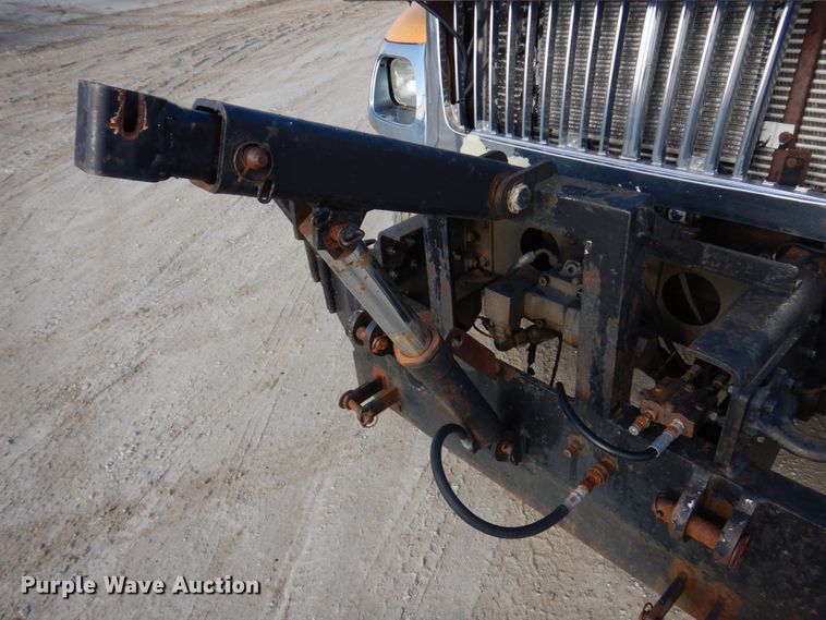 image for item DM7252 2004 International 7400  dump truck