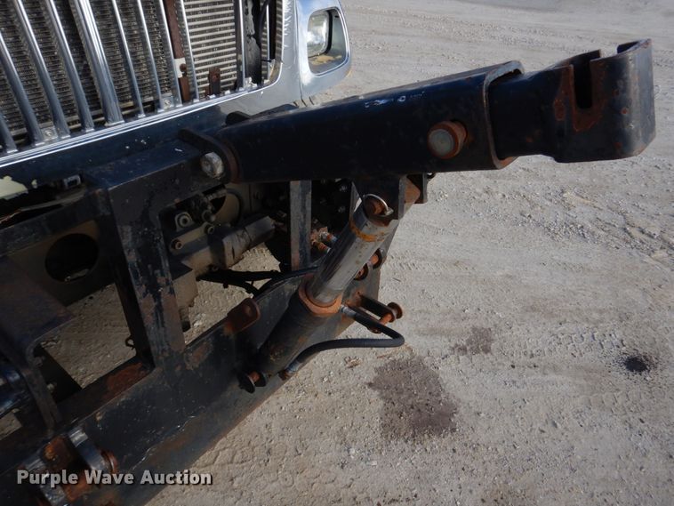 image for item DM7252 2004 International 7400  dump truck