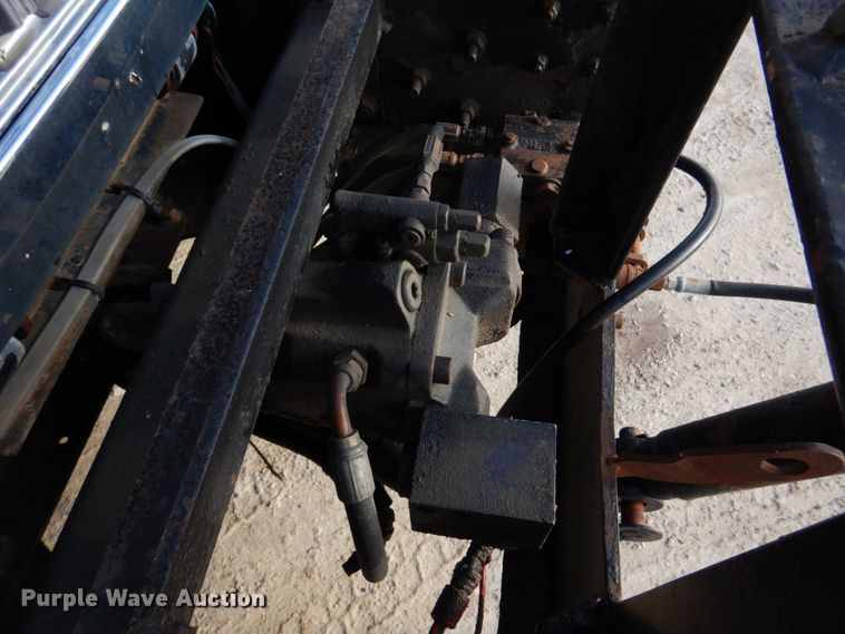 image for item DM7252 2004 International 7400  dump truck