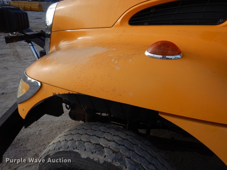 image for item DM7252 2004 International 7400  dump truck