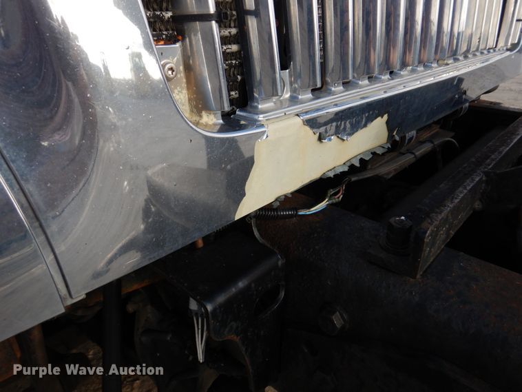 image for item DM7252 2004 International 7400  dump truck